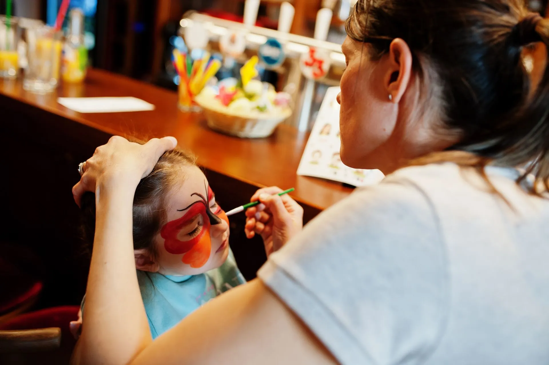 How to Incorporate Face Painting into New Year Holiday Parties